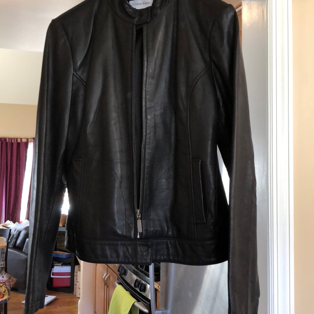 Leather jacket- blackish brown. Zipper closure